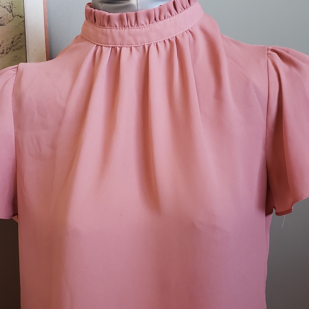 Small pink rose and olive blouse - Picture 1 of 9